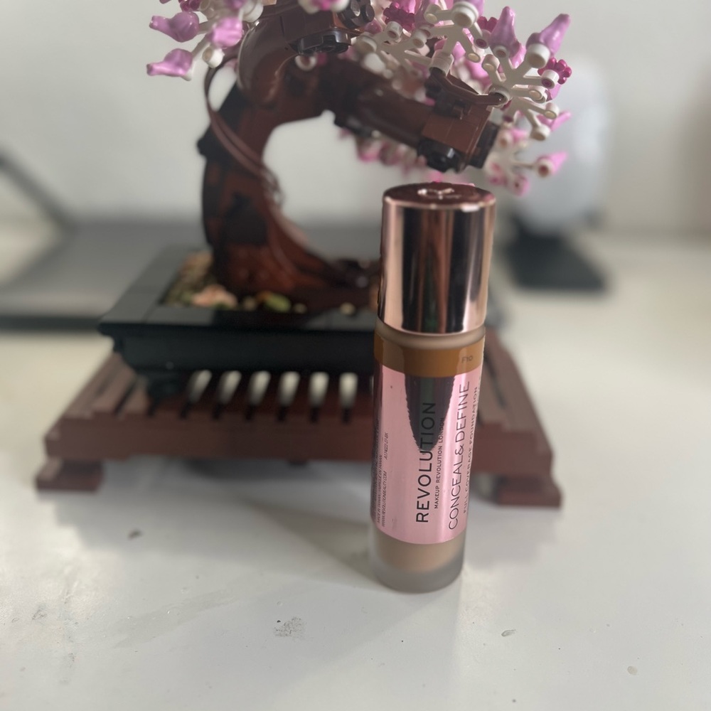 Makeup revolution foundation